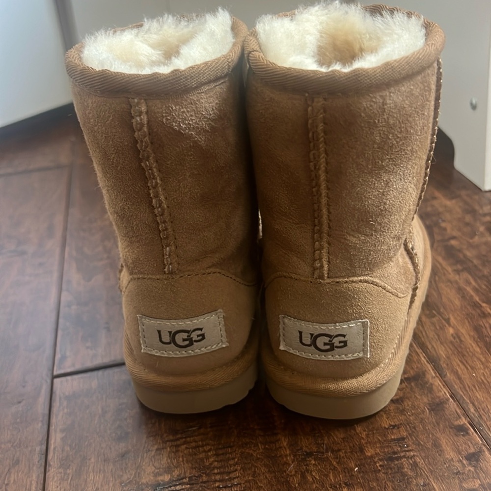 Girls UGGS worn once size 10